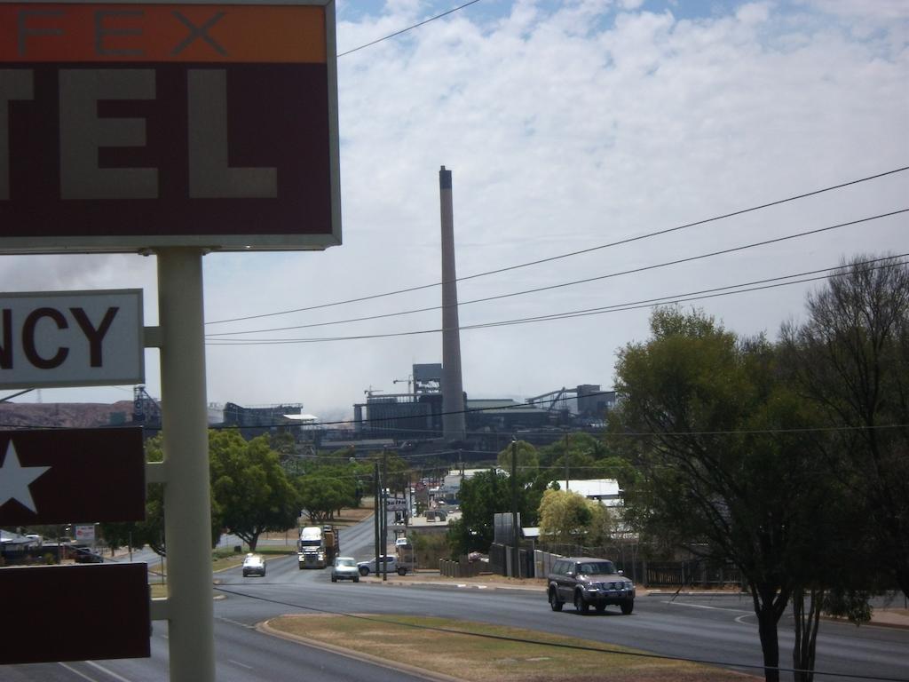 Spinifex Motel And Serviced Apartments Mount Isa Exterior photo